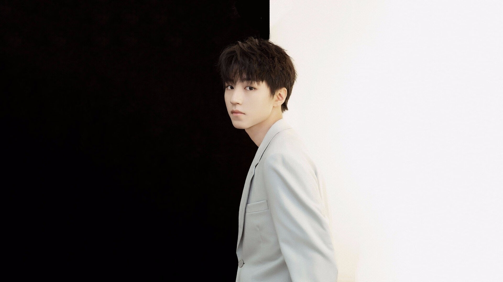 开云体育app-弗兰:凭借强大的身体对抗能力和出色的防守技术,他成为了全黑队的防线保障